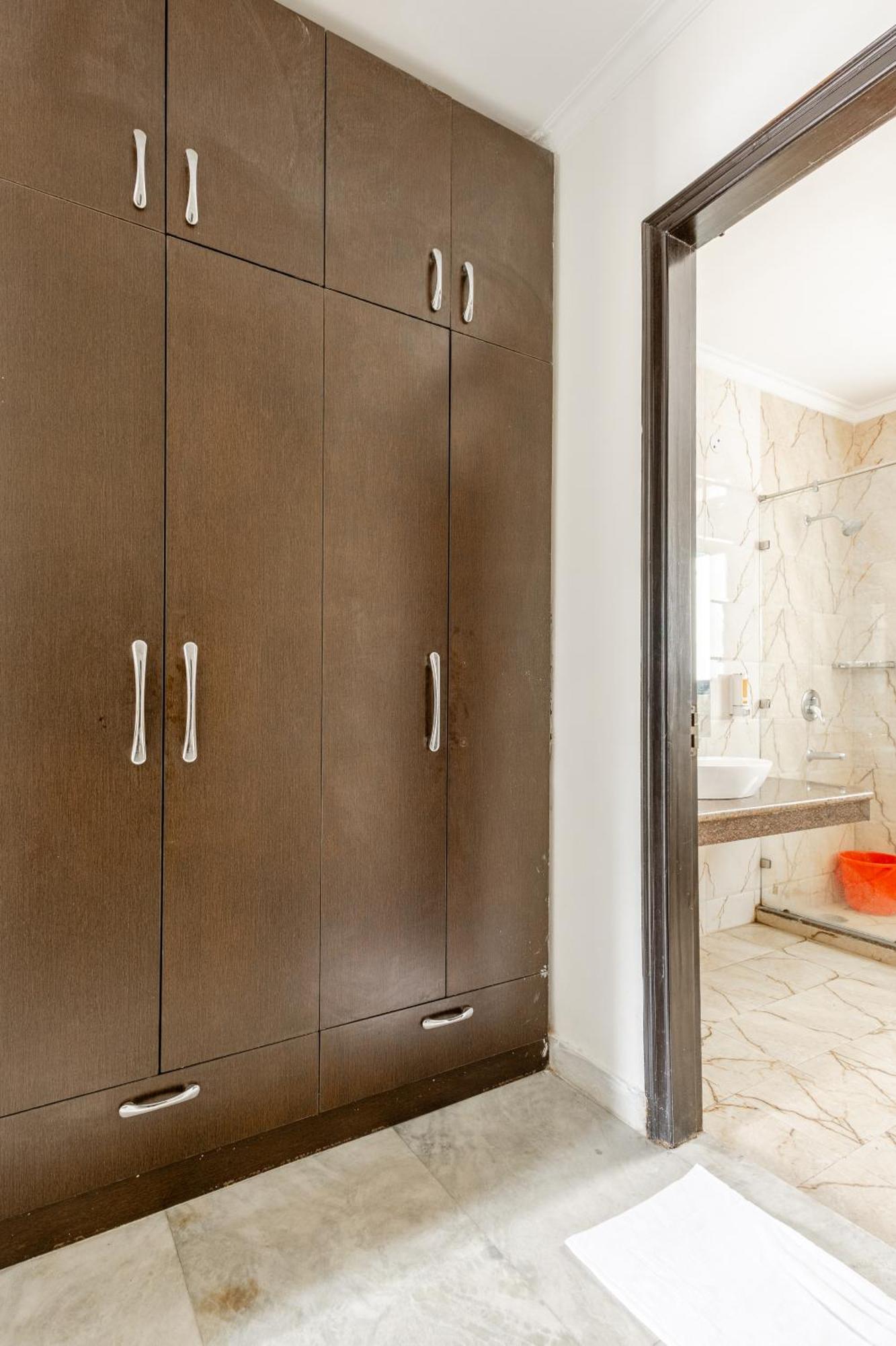Lime Tree Service Golf Course Road, Apartment